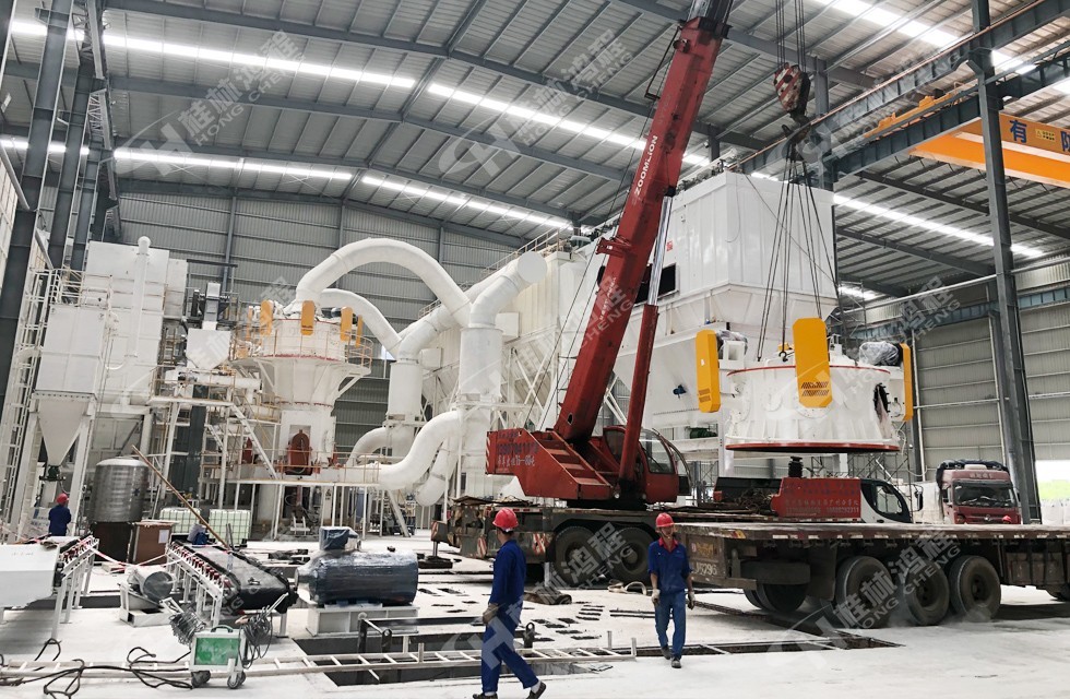 桂林鴻程兩條HLMX1300超細(xì)立磨生產(chǎn)線有序安裝中 桂林鴻程兩條HLMX1300超細(xì)立磨生產(chǎn)線有序安裝中